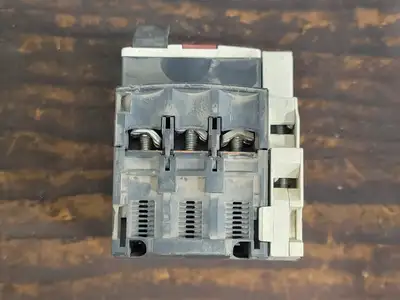 Used SCHNEIDER ELECTRIC GV2ME08 Switchgears British Columbia CA | Lenmark #242054