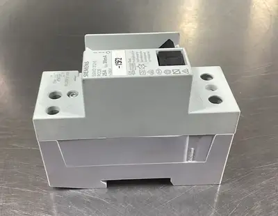Siemens 5SM3 312-6 Circuit Breaker, 25 Amp, 2 Pole, 230V 4D-48