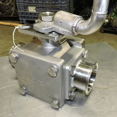 USED THREE WAY SANI  BALL  VALVE 3 WAY BALL VALVE