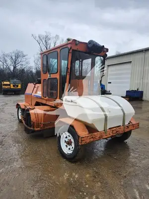 USED 2005 BROCE RJ350