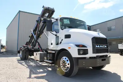 New | in-Stock 2027 MACK MD7 Rolloff Trucks Texas US | Roll Off Truck World #1491924