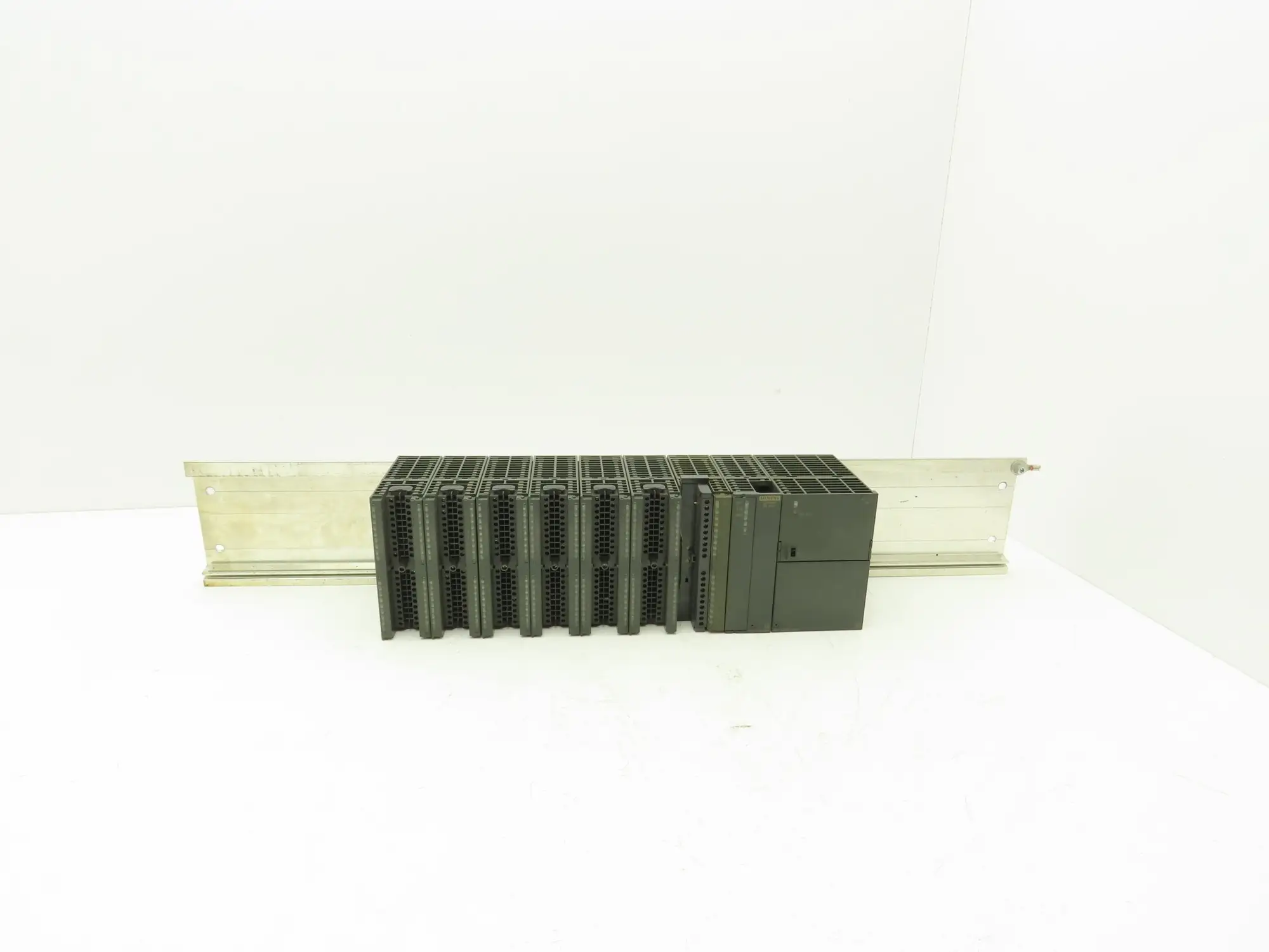 Siemens Block I/O Input PLC Input Output Module Assembly & Rail