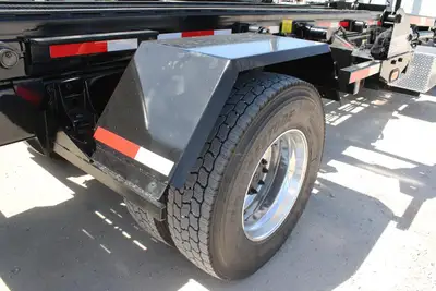 New | in-Stock 2027 MACK MD7 Rolloff Trucks Texas US | Roll Off Truck World #1491924