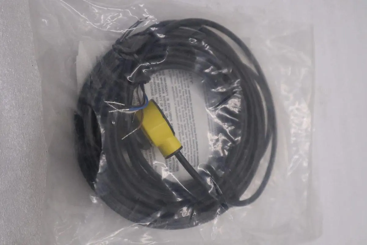 NEW BANNER T18-2VPLP-9M/ T182VPLP9M PHOTOELECTRIC SENSOR POLARIZED STOCK H1111