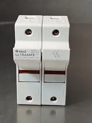 Gould Shawmut US3J21 FUSE HOLDER. Loc4C23