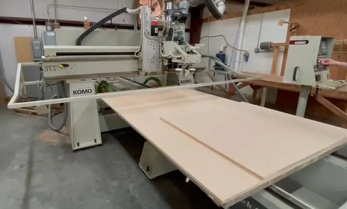KOMO VR-508 MACH ONE 5′ x 8′ MOVING TABLE 3-AXIS CNC ROUTER