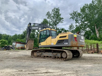 Used 2014 VOLVO EC220DL Crawler Excavators | Abele Tractor #1342873