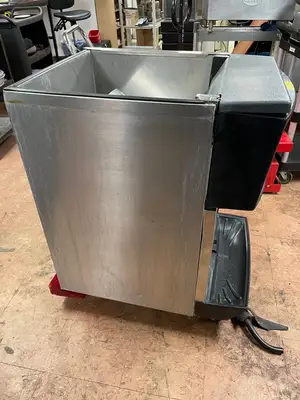 Used Manitowoc Used Manitowoc MII-150 Ice Dispensing Bin 150LB Storage With Drink Fountain 120V - JS Beverage Dispensers Illinois US | Falcon Restaurant Supply #1376344
