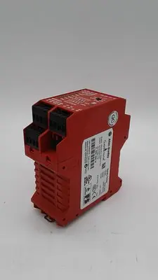 Used ALLEN-BRADLEY ALLEN-BRADLEY GUARD MASTER 440R-M23143 Relays & Switches | ND Industrial Surplus #1211907