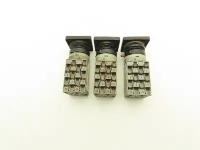ABB WAW937/8ZM 3HAC 6428-5/04 Control Switch 2-Position 25A 690V NO KEY Lot of 3