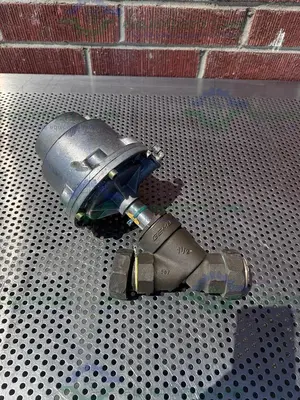 USED GEMU 514/40/D195 PNEUMATIC ANGLE SEAT VALVE, PST 4-10 180°C W/ 1 1/2" FITTING