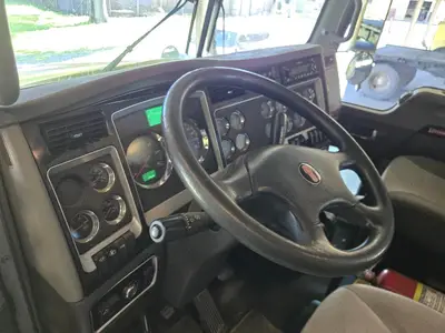 USED 2014 KENWORTH T800