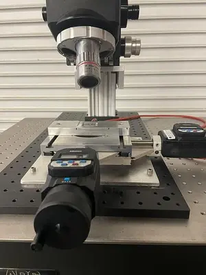 MITUTOYO MICROSCOPE WITH DIGITAL MICROMETERS (THORLABS TABLE SOLD SEPARATE)