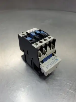 TELEMECANIQUE LC1D0901 25A Contactor w/LA4DA2G Module. 4B-34