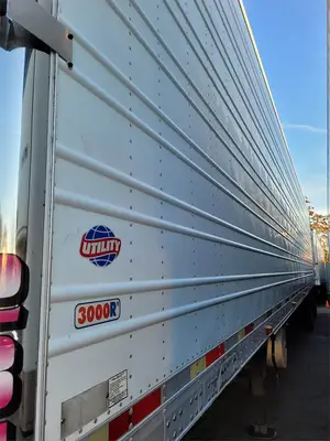 USED 2005 UTILITY 50 FOOT