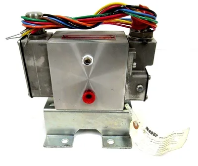 NEW SOR 103AD-EG212-N4-C1A DIFFERENTIAL PRESSURE SWITCH 103ADEG212N4C1A 500-137