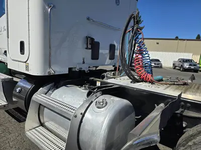 USED 2015 PETERBILT 579