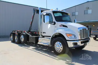 New | in-Stock 2027 PETERBILT 548 Rolloff Trucks Texas US | Roll Off Truck World #1492012