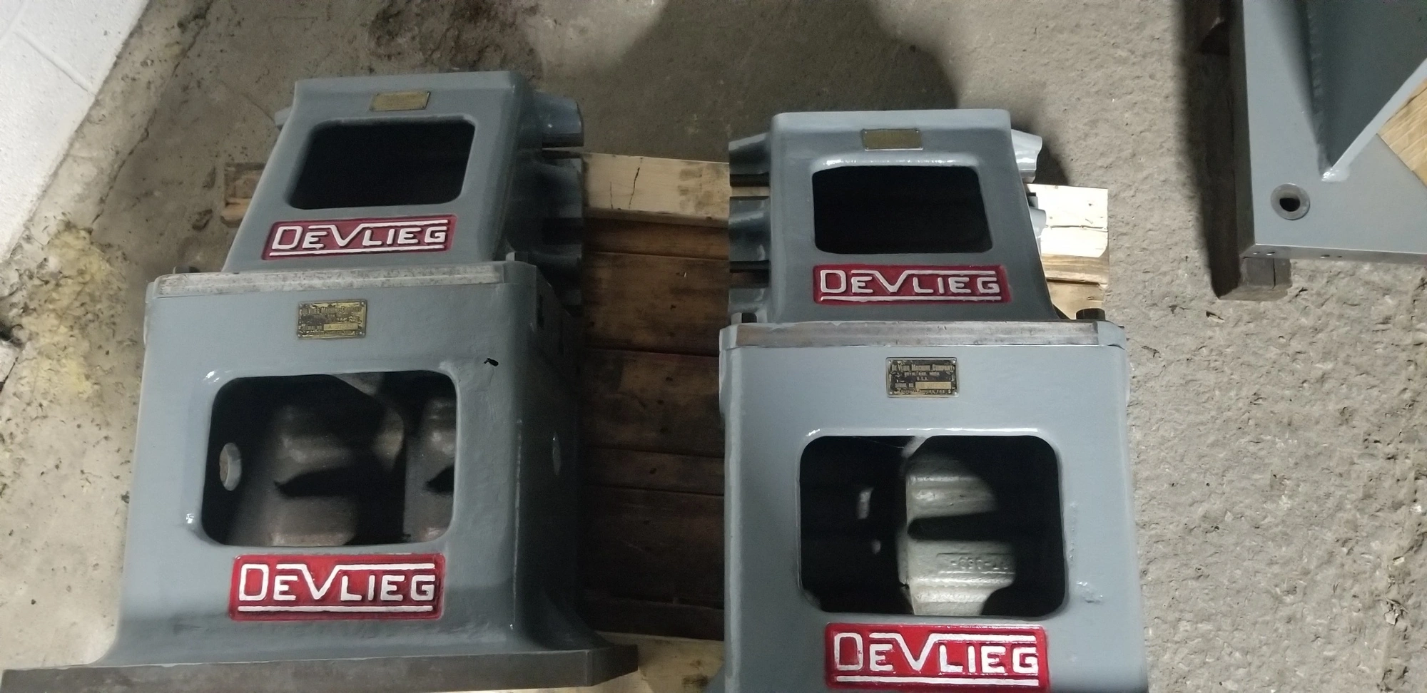 USED DEVLEIG ANGLE PLATES