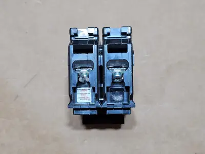USED SCHNEIDER ELECTRIC CHOM215