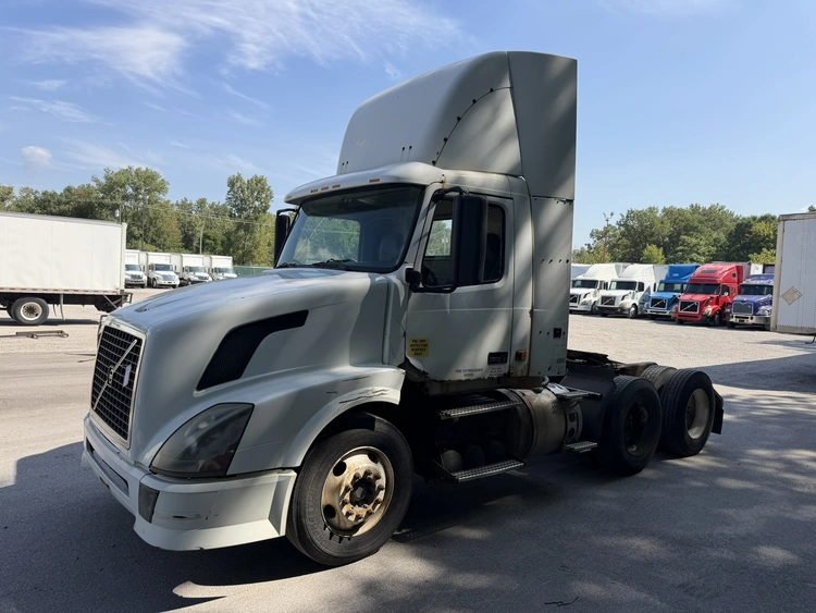 Used 2006 VOLVO VNM Conventional trucks Indiana US | Miedema Asset Management Group #1414527