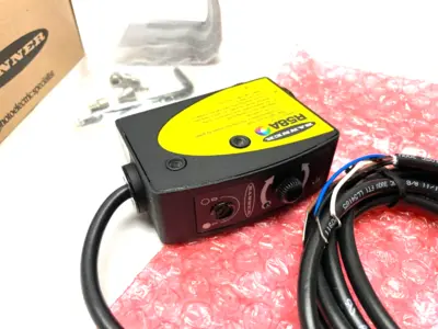 USED BANNER REGISTRATION MARK SENSOR GREEN PERPENDICULAR BEAM