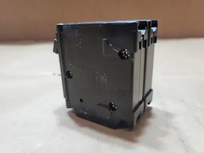 Used SCHNEIDER ELECTRIC CHOM215 Switchgears British Columbia CA | Lenmark #1438599