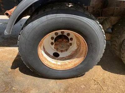 USED 2001 INTERNATIONAL 4900