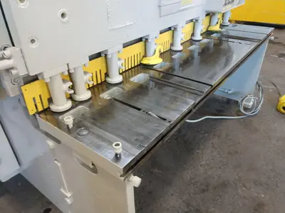 6' X 10 GA CINCINNATI MODEL 1006-R POWER SQUARING SHEAR: STOCK #10613