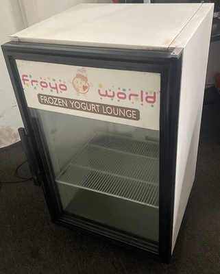 174-0091 True GDM-07 Commercial Glass Door Self Contained Cooler