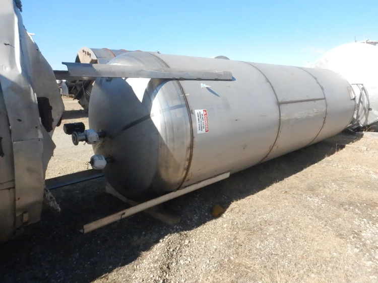 Used K&E FABRICATING 4,000 GALLON Stainless Steel Tanks New Jersey US | Perry Equipment #123023