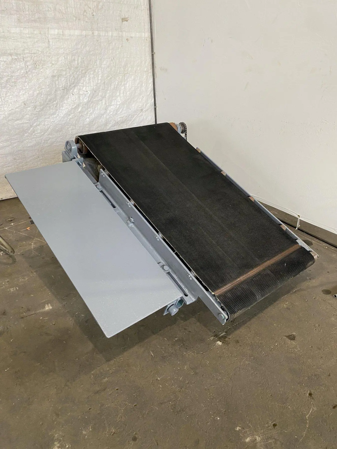 32" WIDE  X 72" LONG POWERED INFEED/OUTFEED CONVEYOR. STOCK # 0950922