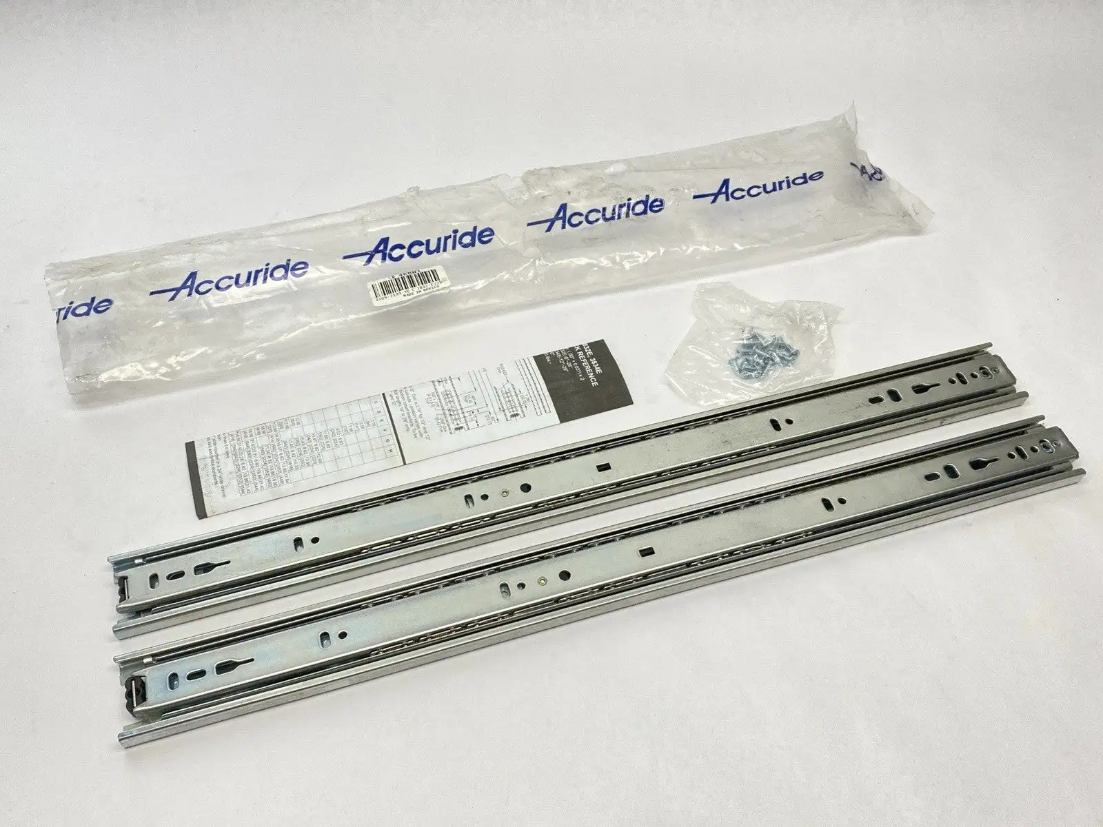4KRW1 | Accuride  Drawer Slide Full Extension 21 21/32" Closed 22" Travel - Open box