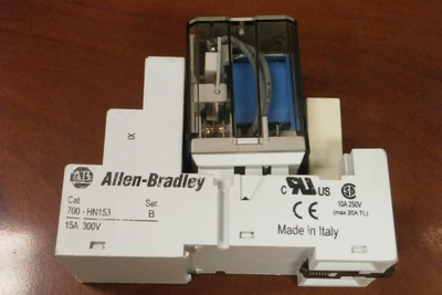USED TELEMECANIQUE 700-HB33Z2  + 700-HN153 +700-ADL1R