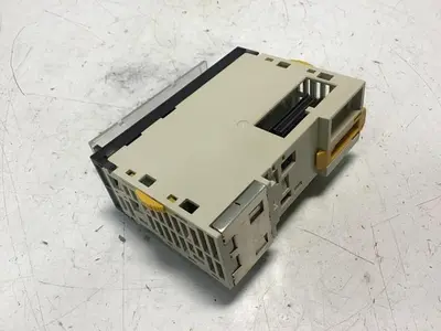 USED OMRON CJ1W-OC211