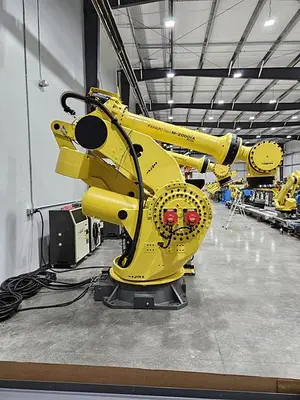 USED 2010 FANUC M-2000IA/900L
