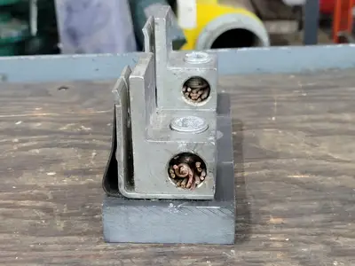 Fuse Holder J60400