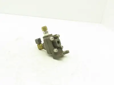 American Standard P54350 Pneumatic Shuttle Valve 200psi  1/4" Ports
