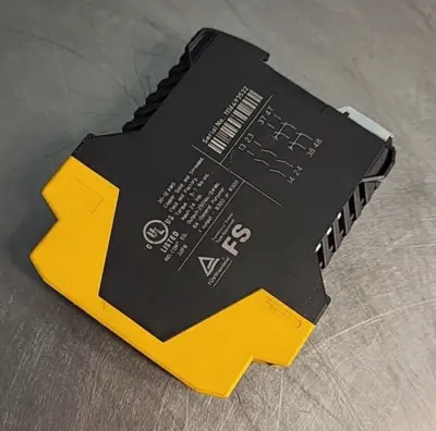 Eaton ESR5-NV3-30 Cutler Hammer Safety Relay (BIN 3.2.3)