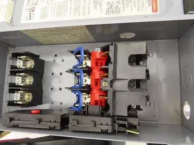 Square D H361A Safety Disconnect Switch Fusible 30A 600V 30HP  3 Pole Ser F06