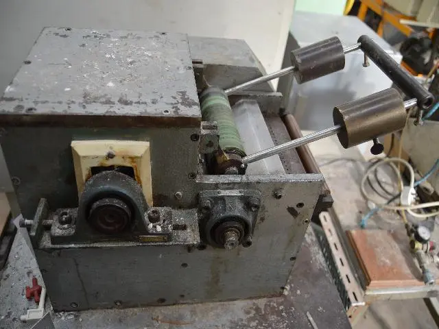 Betol 1206 Elastomer Hinge-Roll Feed Station