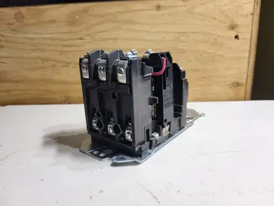 27 Amp, 3 Pole, NEMA1, 110/120 VAC Coil Base Contactor 500F-BOD930