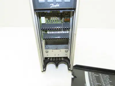 Danfoss VLT5004 Variable Speed AC Drive 2.2kW 3Hp 380-440V 460-500V 3PH 0-1000Hz