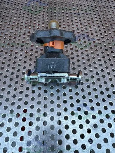 Used ITT PURE FLO .5-316L-RA25MAX-CWP150 DIAPHRAGM VALVE W/ 1/2" SANITARY FITTING Valves/Fittings California US | Equipment Lab #485713