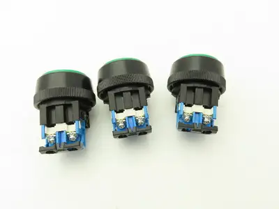 Fuji Electric Pushbutton Switch Large Green 30mm 250V 6A Lot of 3