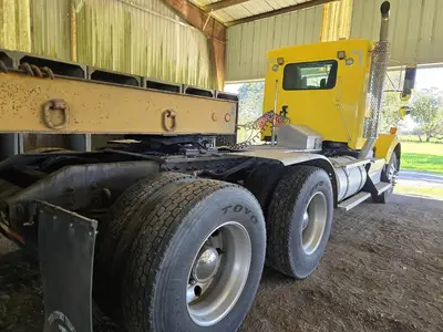 USED 2014 KENWORTH T800