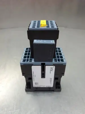 Siemens 3RH22622BB40 Power Contactor w/A8E56200519403 Module. 4D46