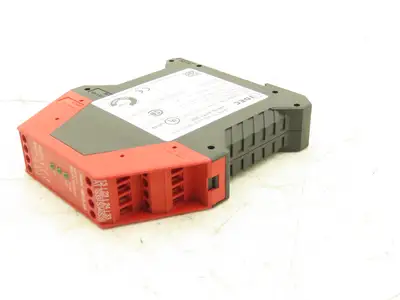 IDEC Corporation HR1S-AF5130B E-Stop Safety Relay Module 24V AC/DC Lot of 2