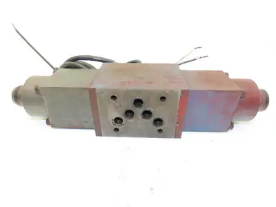 Mannesmann Rexroth 4WRA10E40-12/24N9K4/M Hydraulic Solenoid Valve 24VDC