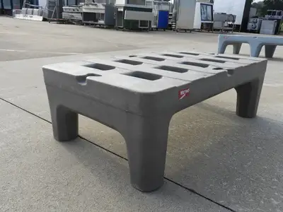 Used Metro Used METRO Dunnage Rack 12 in x 22 in x 36 in, Polymer, 1,500lb Load Capacity Racks/Shelving Illinois US | Falcon Restaurant Supply #1376598